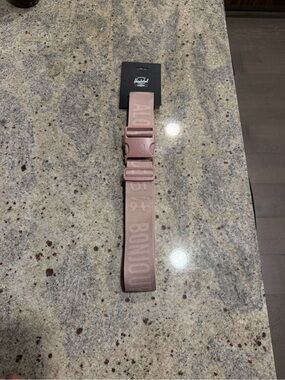 Herschel Luggage Belt in Dusty Pink